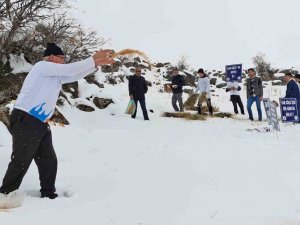 Yaban Hayvanları İçin Süphan Dağı Eteklerine Yem Bırakıldı