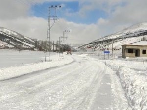 Tufanbeyli Tomarza Yolu Tipi Nedeni İle Trafiğe Kapatıldı
