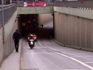 Araç Alt Geçinden Geçen Yayalar, Her Gün Ölümle Karşı Karşıya Kalıyor
