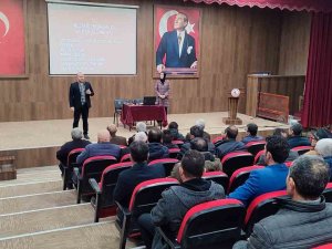 Gediz’de Muhtarlara “Aile Okulu Eğitimi”