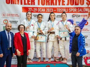 Sivaslı Judocular Osmaniye’de Sivas Rüzgarı Estirdi