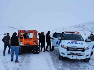 Erzincan’da Karda Mahsur Kalan 5 Kişi Kurtarıldı