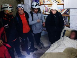 Kayıp Genç Alarma Geçirdiği Ekipler Tarafından Kilisede Uyurken Bulundu