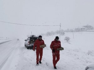 Yolda Kalan Sürücülere Kızılay Ekipleri Yetişti