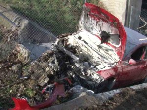 Ataşehir’de Şarampole Yuvarlanan Otomobilden Burnu Bile Kanamadan Çıktı