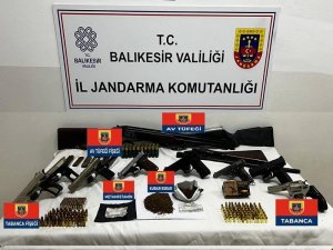 Balıkesir’de Silah Ve Uyuşturucu Madde Satan Şahsa Operasyon