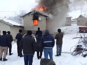 Kütahya’da ’Köy Odası’ Alev Alev Yandı