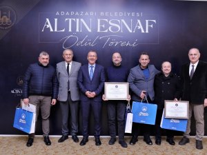 Adapazarı’nda Altın Esnaflar Belgelerini Aldı
