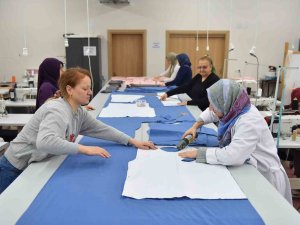 Yıldırım Belediyesi Çocuklar İçin Eşofman Üretiyor
