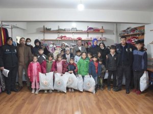 Bağlar Belediyesi 1 Ayda 203 Çocuğa Giysi Desteğinde Bulundu
