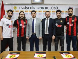 Eskişehirspor’da 6 İmza Birden
