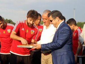 Vali Düzgün’den Kayserispor’a Moral Ziyareti