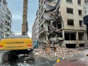 Fatih’te Bina Yıkımında Tedbir Almayan Müteahhitte Cezai İşlem