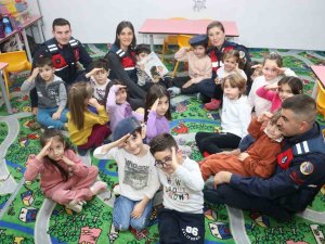 Jandarma Çocukları Mesleki Alanlarında Bilgilendirdi