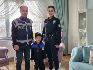Polis Abilerinden 4 Yaşındaki Ali Asaf’a Polis Kıyafeti