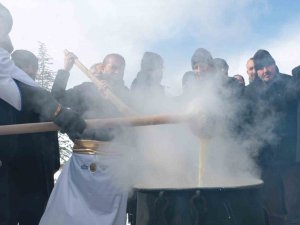 Karda Kazanlar Kurulup Salepler Hazırlandı, Sucuk Ekmek Yendi