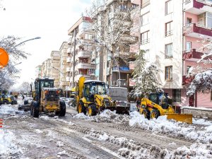 Malatya’da Kardan Kapanan Yollar Yeniden Ulaşıma Açılıyor