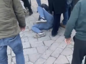 Kadını Takip Ettiği İddiasıyla Yakınları Tarafından Darp Edildi