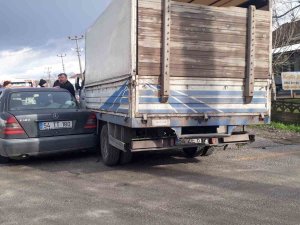 Köpeğe Çarpmamak İçin Manevra Yapınca Kamyonete Çarptı: 1 Yaralı