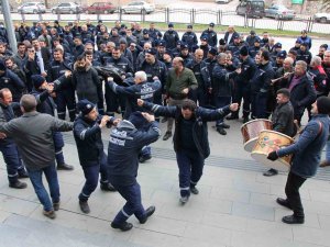 Amasya Belediyesi’nde İşçiler Rekor Maaş Zammını Davul-zurnayla Kutladı