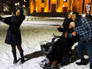 Kar Yağışının Keyfini Kartopu Oynayarak Çıkardılar