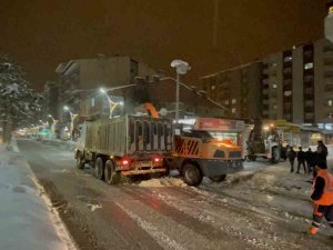 Tatvan’da Karla Mücadele Çalışmaları Aralıksız Sürüyor