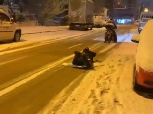 Kar Yağışı Sonrası Eğlenceli Anlar: Motosiklete İp Bağlayıp Karda Kaydı