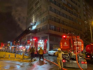 Şişli’de 8 Katlı Boş Binanın 2’nci Katı Alev Alev Yandı