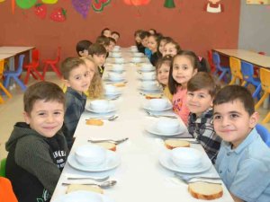 Uşak’ta Okul Öncesi Öğrencilere Haftada 5 Gün Ücretsiz Yemek Verilecek