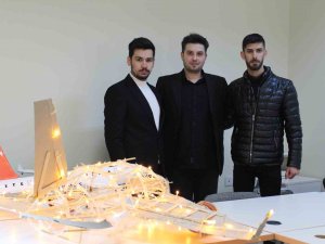Çöpe Gidecek Malzemelerle Uçak Tasarladılar