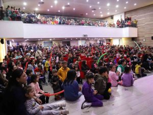 Alaşehirli Çocukların Mutlulukları Gözlerine Yansıdı