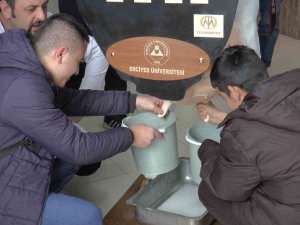 Özel Çocuklar Süt Sağdı