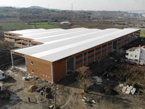 Lapseki’de Kapalı Pazaryerinin Çevre Düzenlemesi Çalışmaları Devam Ediyor