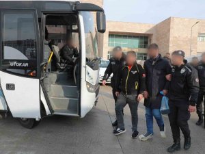 Antalya’da Aranan 71 Firari Yakalandı