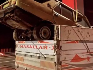 Fsm Köprüsü’nde İlginç Anlar: Kamyonetin Kasasında Araba Taşıdılar