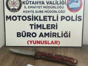Kütahya’da Yunus Timleri Şüpheli Şahsın Üzerinde Uyuşturucu Ve Kesici Alet Ele Geçirdi
