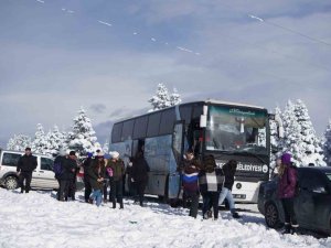 Yarıyıl Tatilinin Son Günlerinde Uludağ’a Tatilci Akını