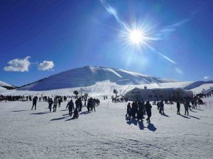 Kar Yağdı, Kayak Merkezi Doldu
