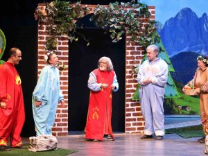 Aydın Büyükşehir Belediyesi Çocukları Tiyatro İle Buluşturmaya Devam Ediyor