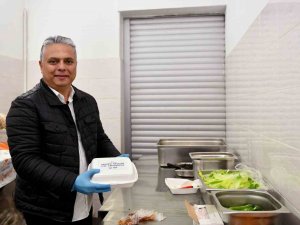 Çocukların Bir Öğün Yemeği Muratpaşa’dan