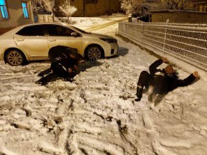 Osmaneli’ye Yılın İlk Karı Yağdı
