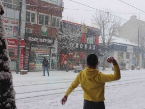 Eskişehir’de Yılın İlk Kartopu Savaşı