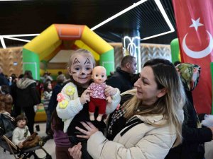 Denizli’de Binlerce Çocuk Doyasıya Eğleniyor