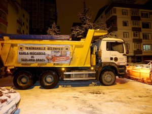 Yenimahalle’de Karla Mücadele Mesaisi