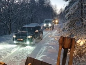 Karda Mahsur Kalan 10 Araç İş Makineleriyle Kurtarıldı