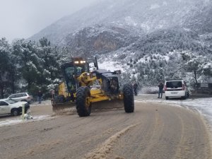 Spil Dağı’na Çıkışlarda Kış Lastiği Ve Zincir Zorunluluğu