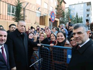 Cumhurbaşkanı Erdoğan, Ak Parti Sultanbeyli İ̇lçe Başkanlığını Ziyaret Etti