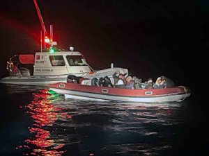 Yunanlıların Ölüme İttiği 13 Düzensiz Göçmen Kurtarıldı
