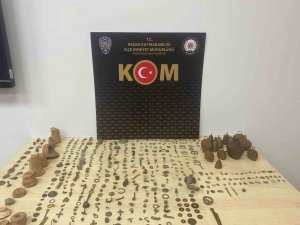Polis Baskınında Çok Sayıda Tarihi Eser Ele Geçirildi