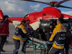 Ambulans Helikopter Düşük Tehlikesi Olan Kadın İçin Havalandı